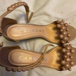 Carrano fairly used size 10